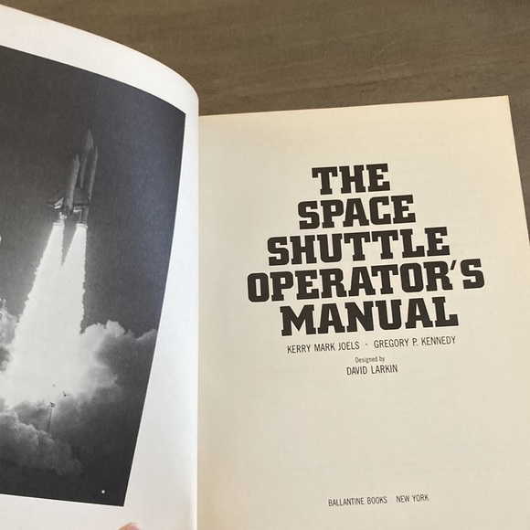 THE SPACE SHUTTLE OPERATOR’S MANUAL 1982 /BONUS TIME MAG: New Space Discoveries - Picture 4 of 16
